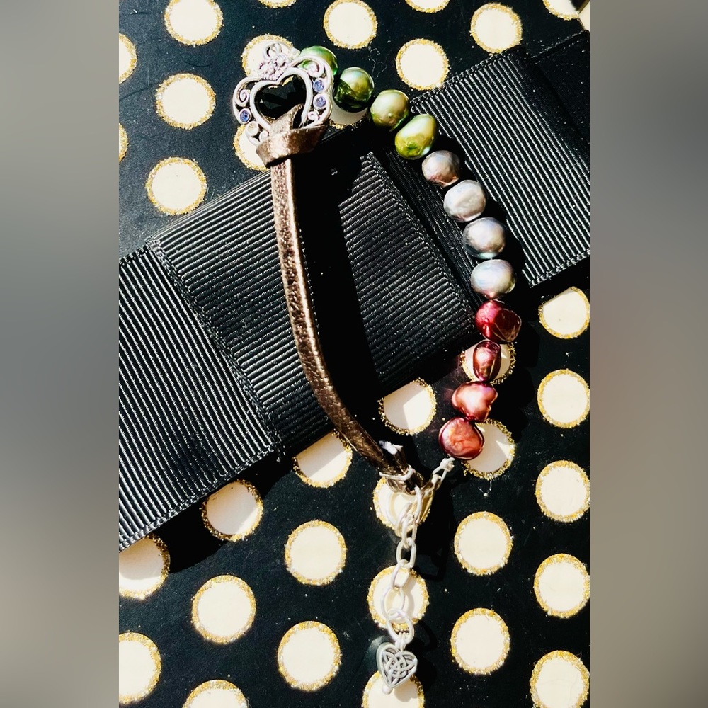 Culture Pearls and Faux Leather Bracelet